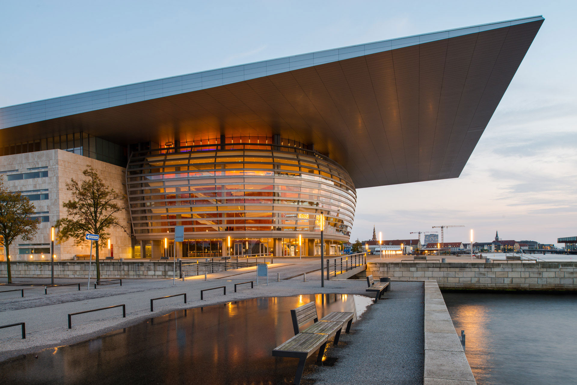 Die Dänische Nationaloper oder auch Königlich Dänische Oper genannt befindet sich in Kopenhagen auf der Insel Holmen