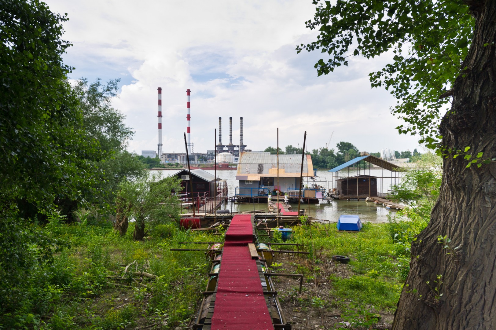 Serbia Serbien Belgrad Kraftwerk Hausboote Floating Homes Schwimmende Häuser